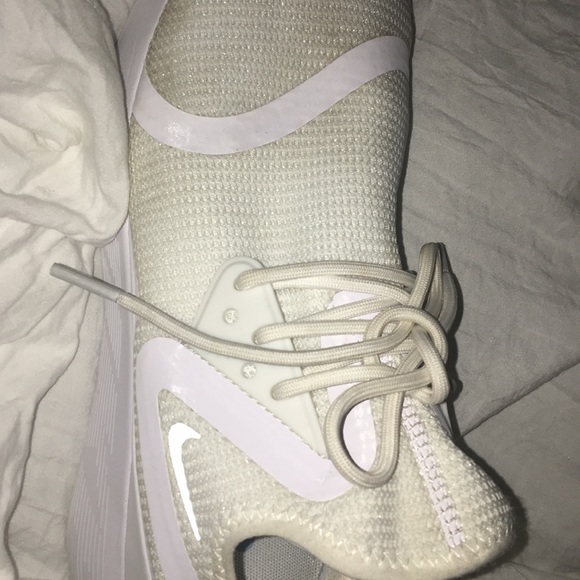 Never wore - Picture 2 of 4